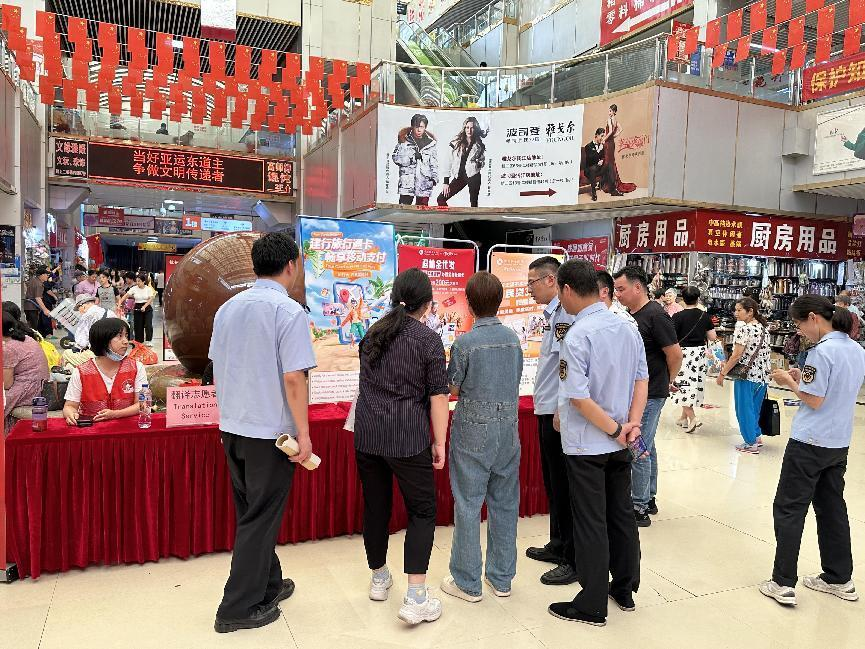 杭州市市场监视治理局市场合同监视治理处李怀洲一行走访钱江商城开展国庆节前清静生产大检查