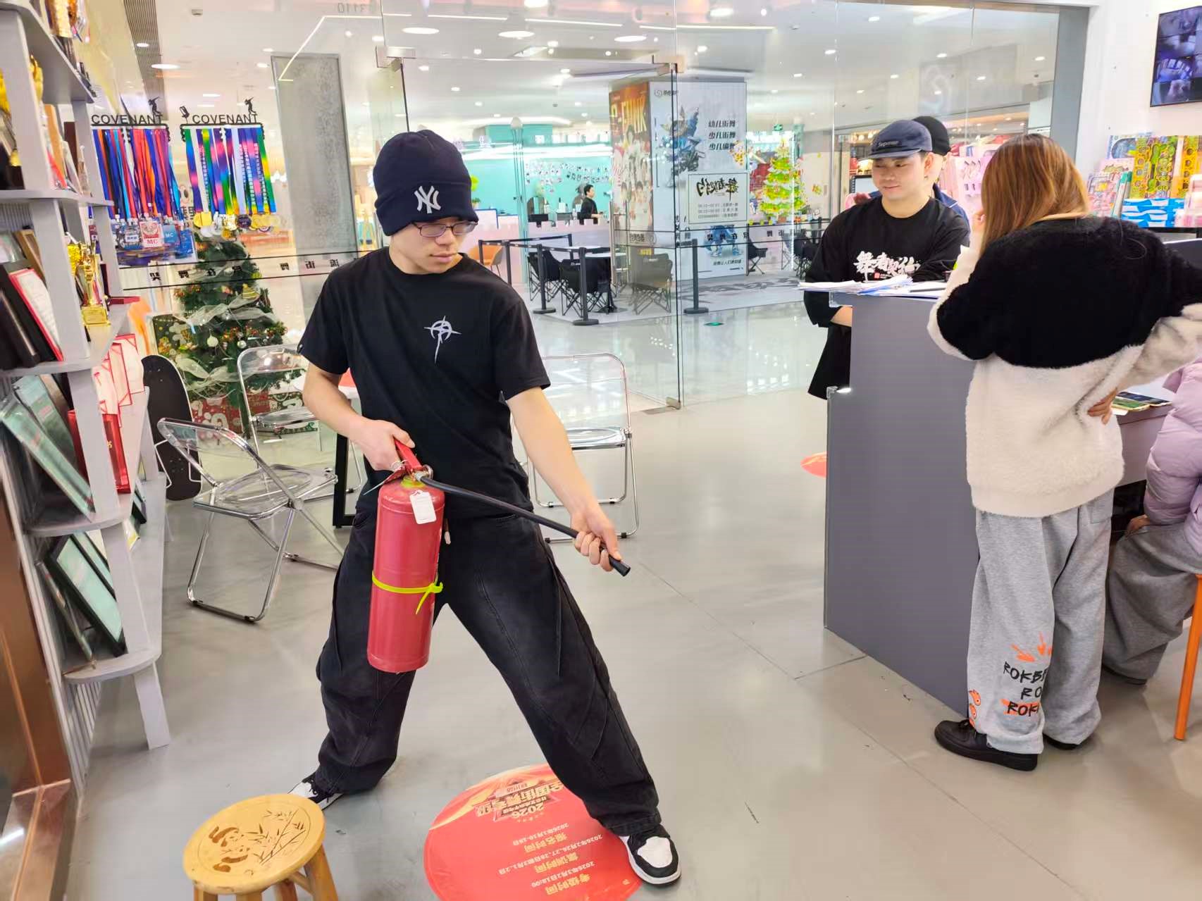 水晶城开展消防手艺培训，，，，筑牢清静防护网