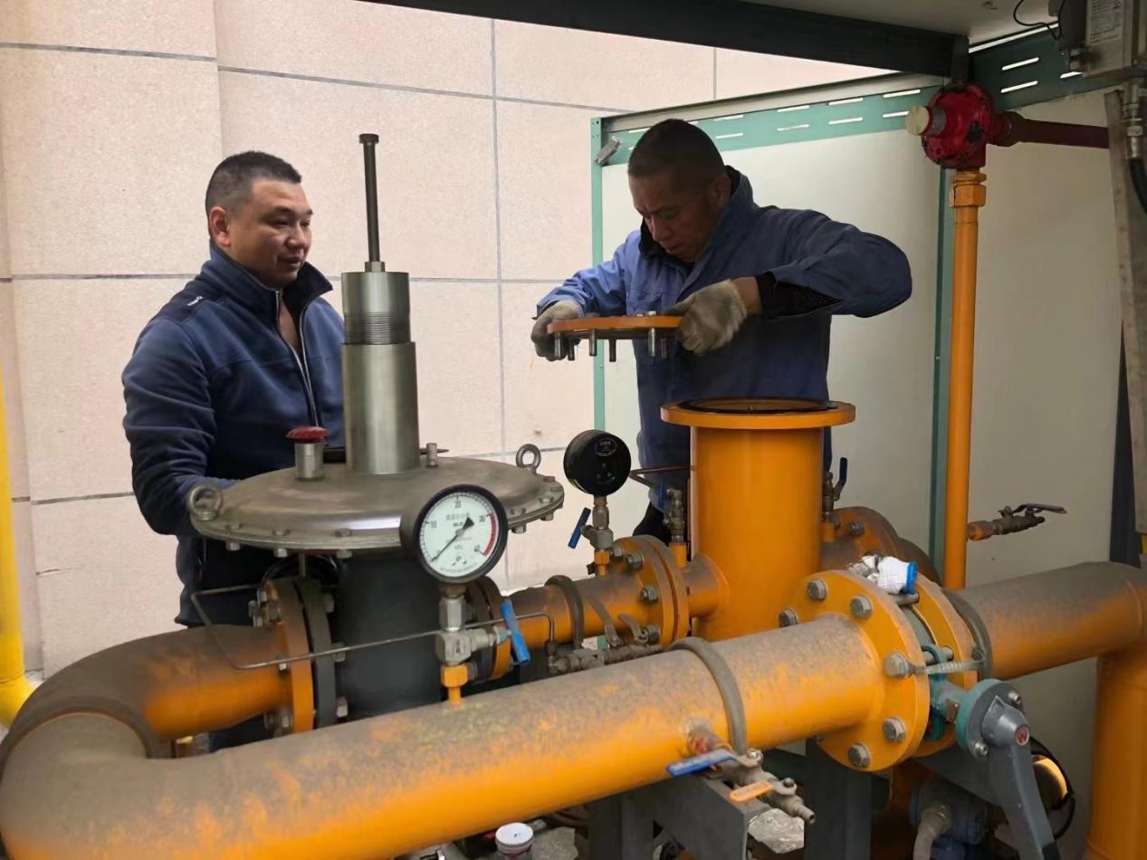 钱江商城对煤气调压阀 举行日常维护