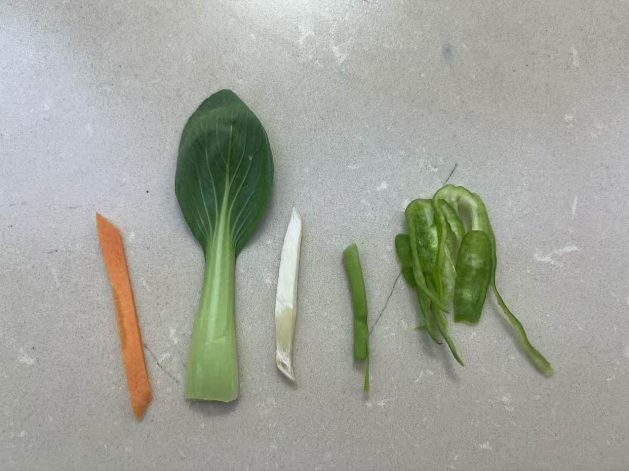 钱江商城治理部开展日常蔬菜快速检测 筑牢食物清静防线