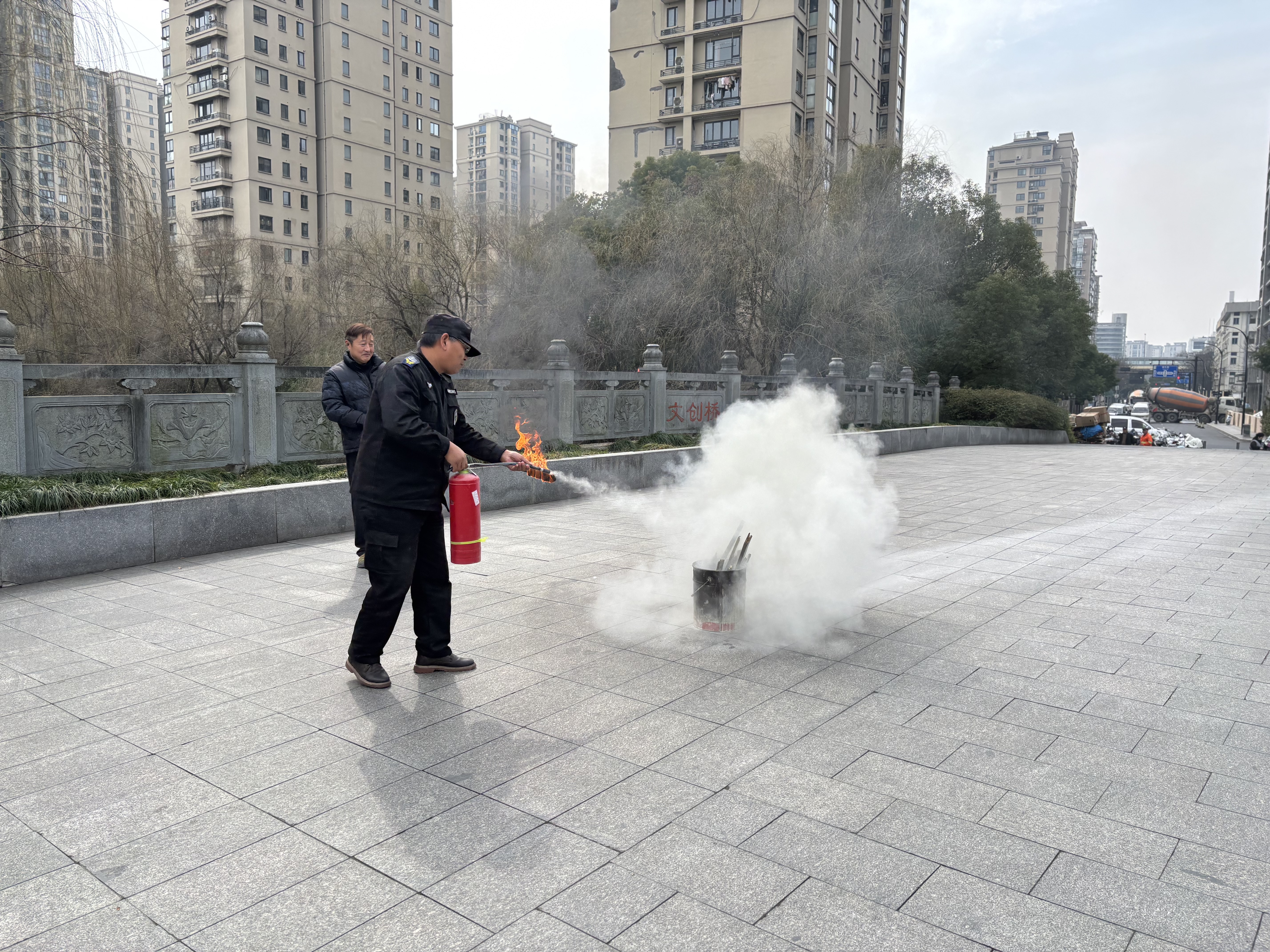 开展消防演练，，，，共筑清静园区