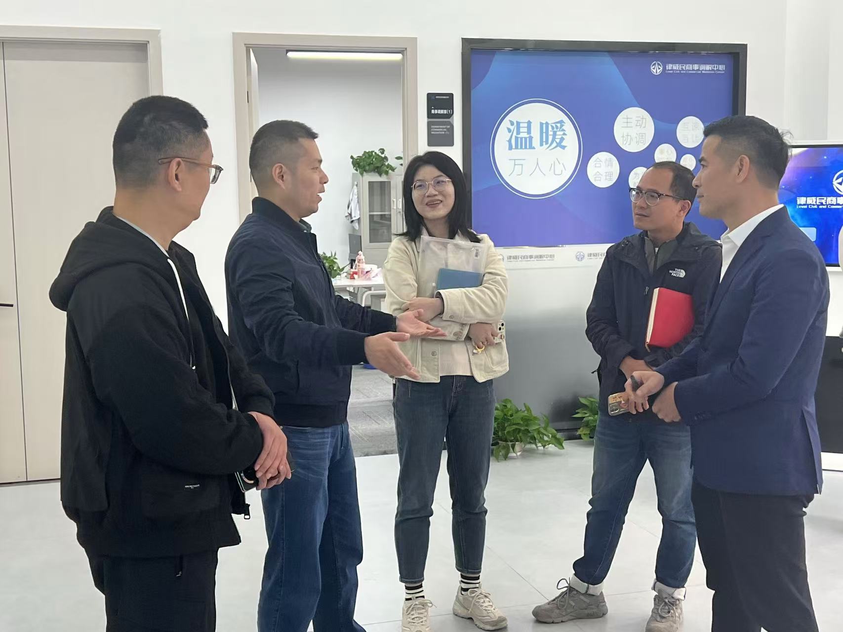 拱墅区祥符街道党工委副书记姚亦文一行莅临9227新葡的京集团律威民商事调解中心调研指导