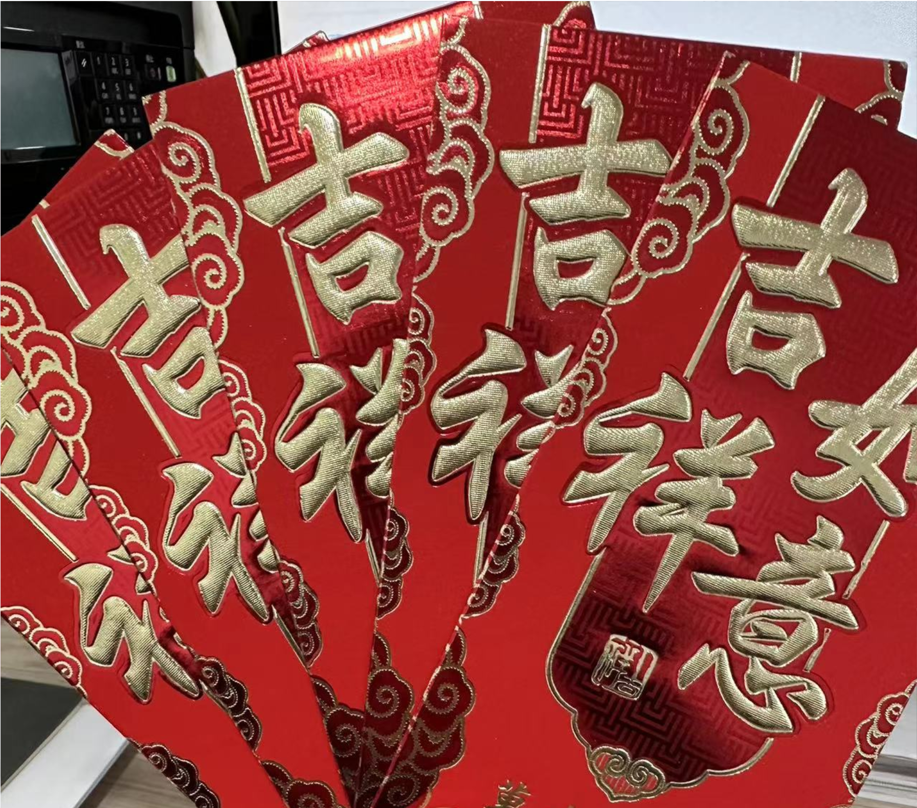 水晶城为全体员工发铺开门红包