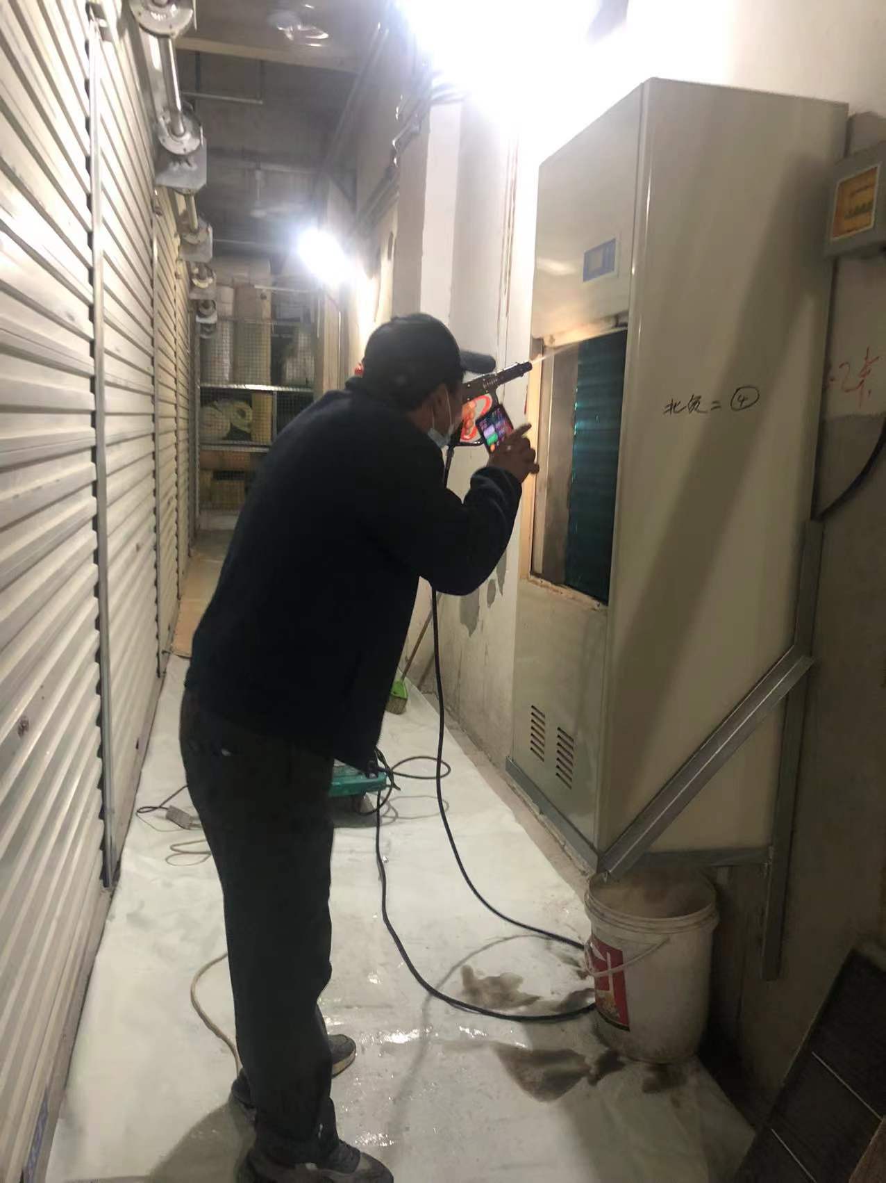 钱江商城对水晶城客栈除湿机举行洗濯