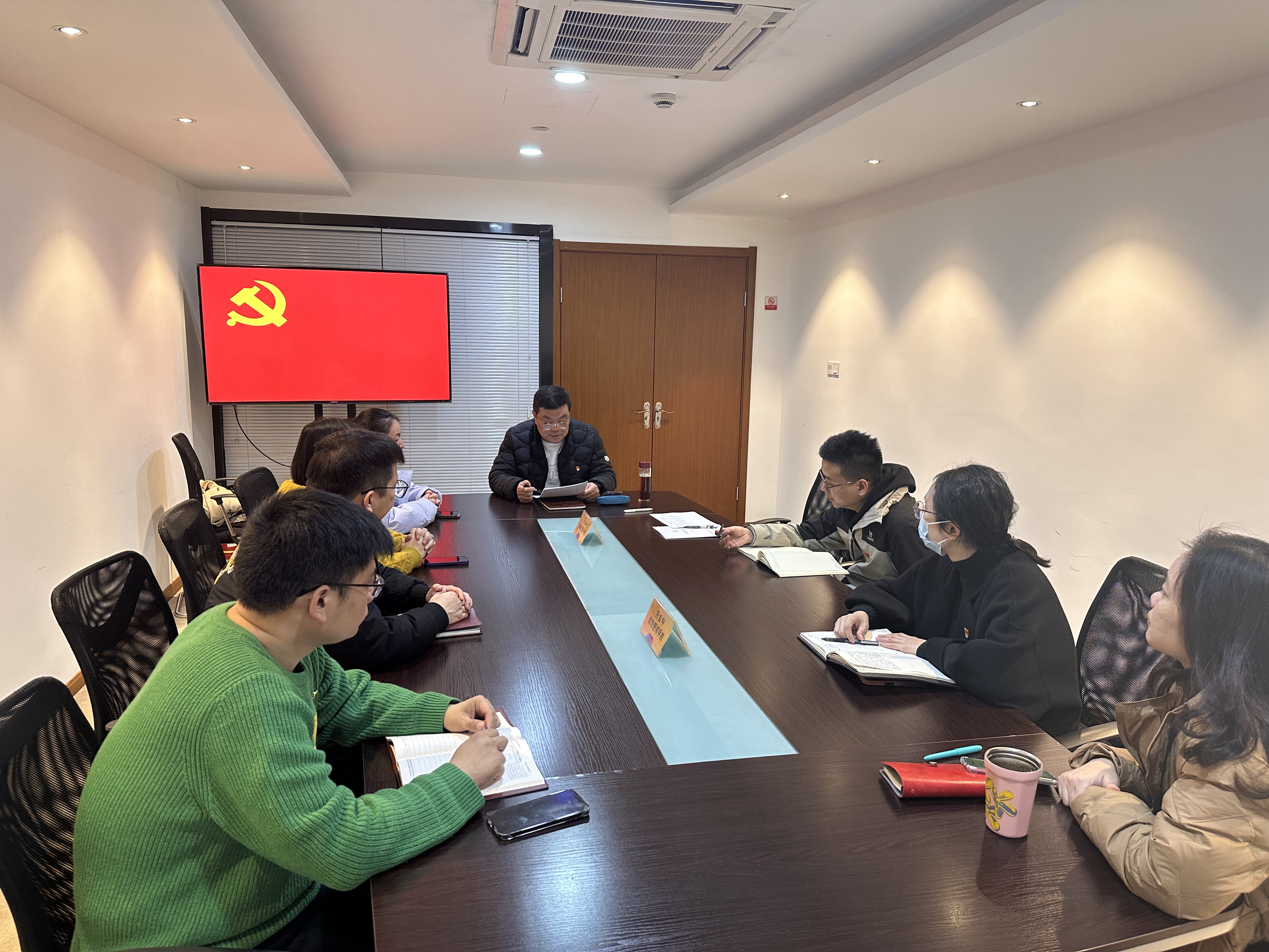 水晶城党支部开展1月党员牢靠活动