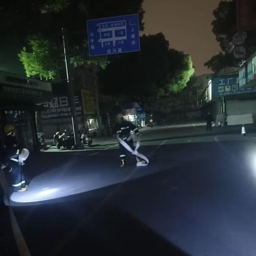 9227新葡的京集团市场深夜举行突击消防演练活动