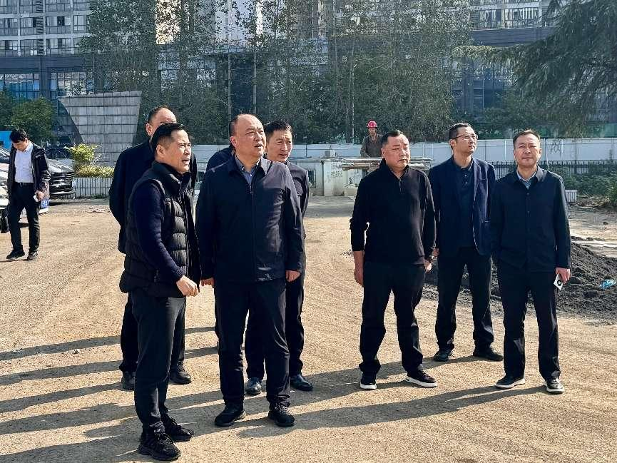 包河区委副书记、区长李炜一行莅临老广电355潮流创意社区调研