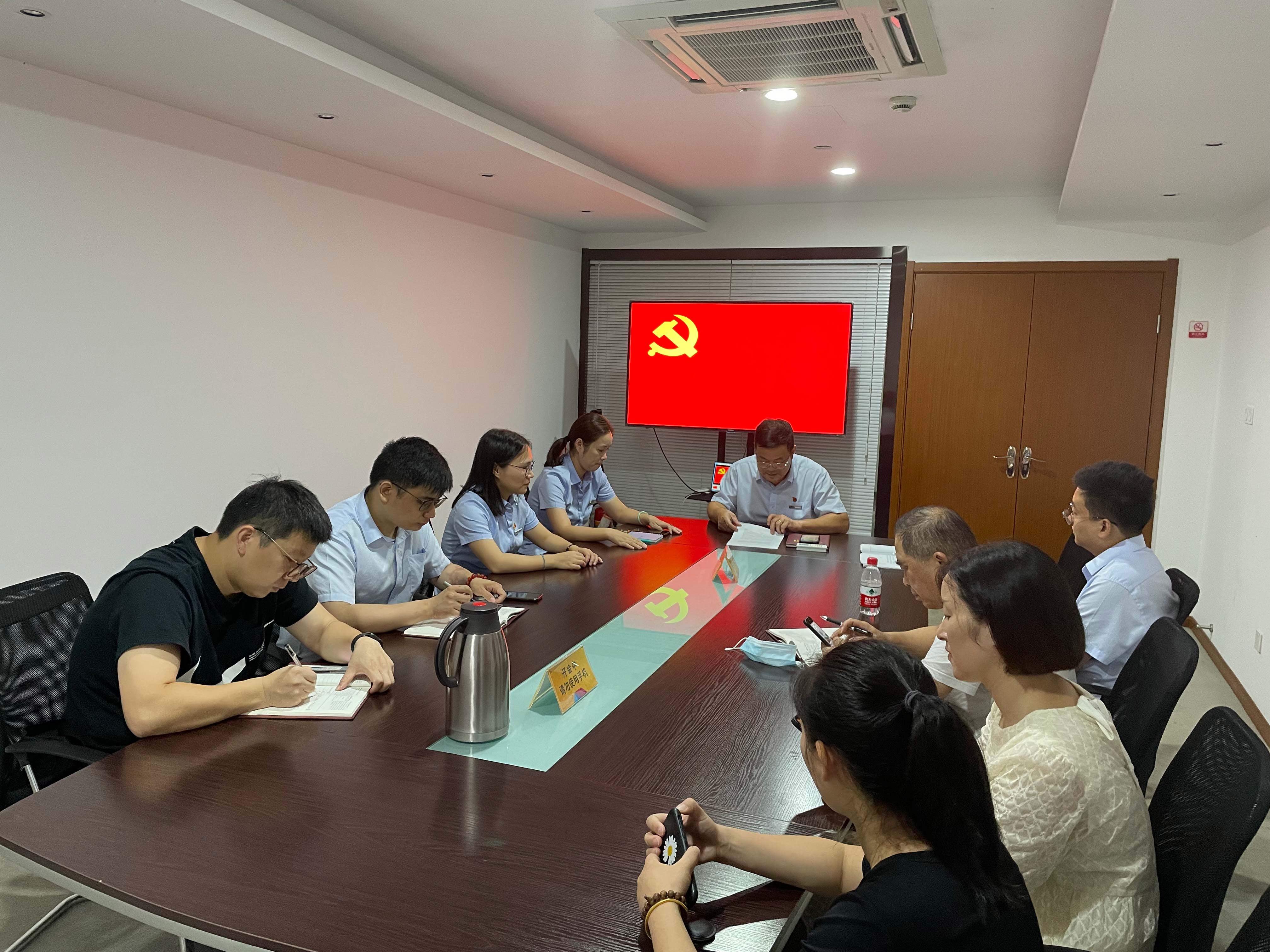 水晶城开展9月党员牢靠活动聚会