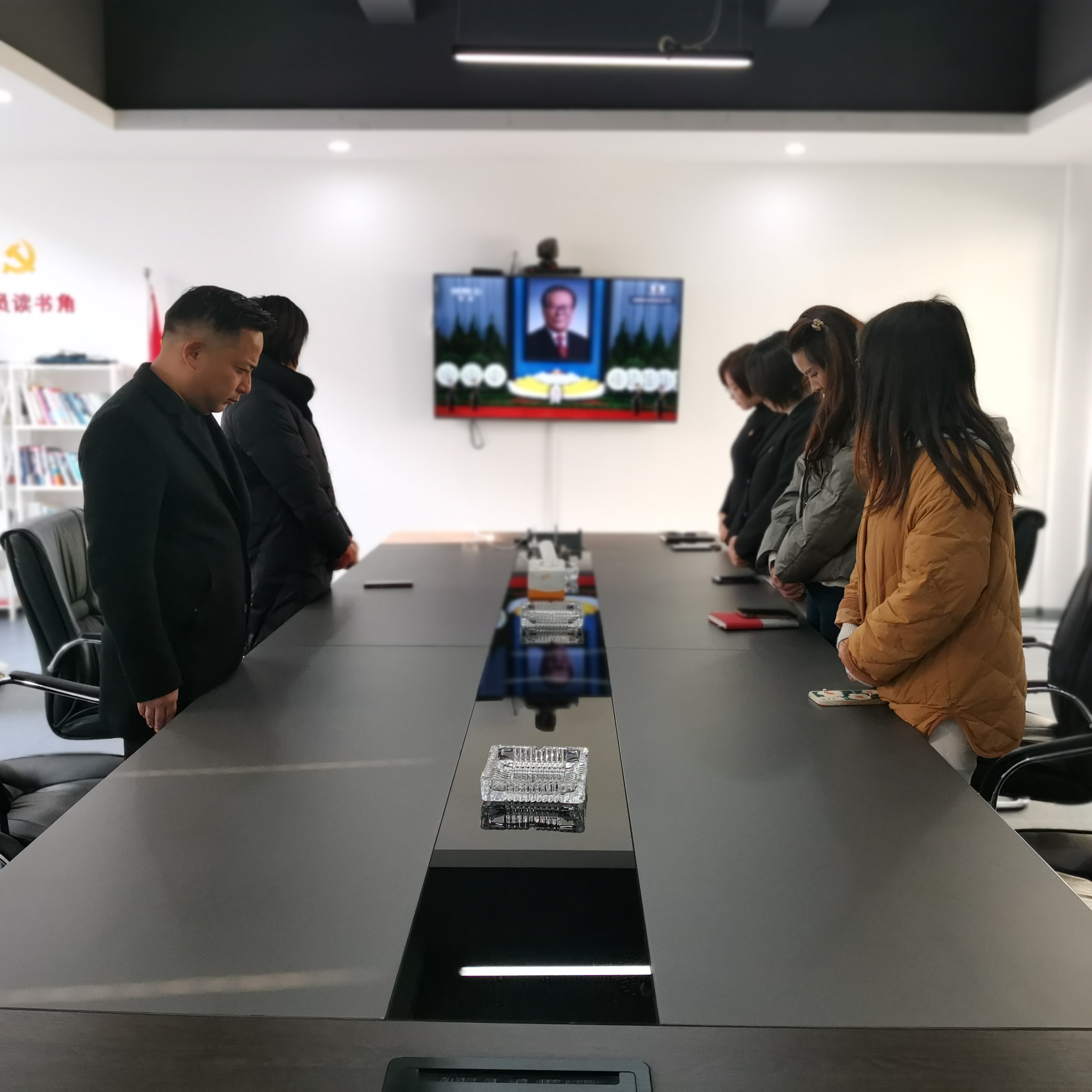 “沉痛追悼、深切思念”——庐阳文创园收看江泽民同志追悼大会