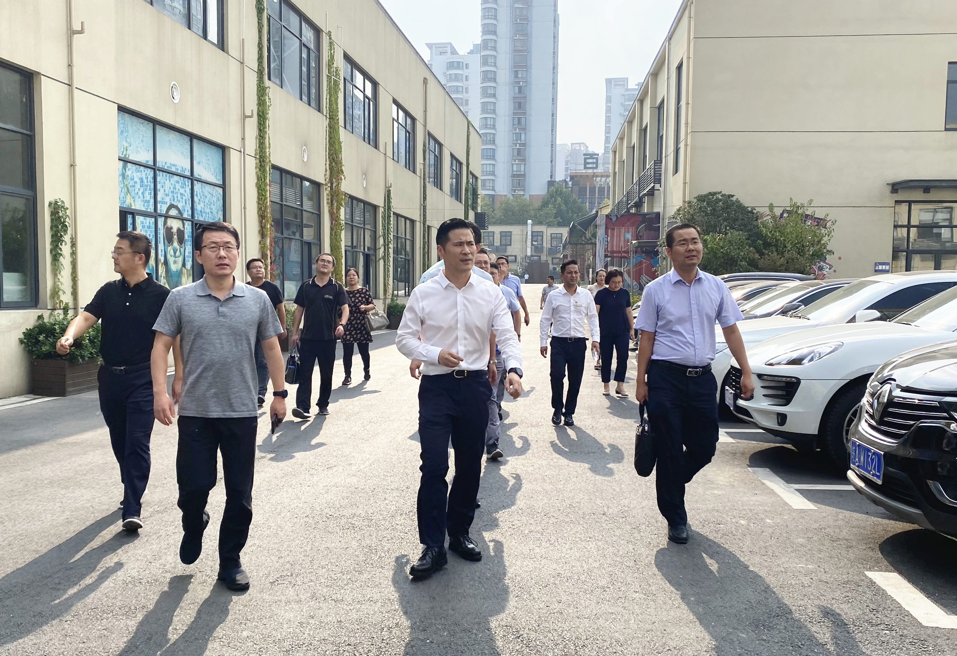 庐阳区委副书记、区长陈伟一行 莅临庐阳9227新葡的京集团文创园调研