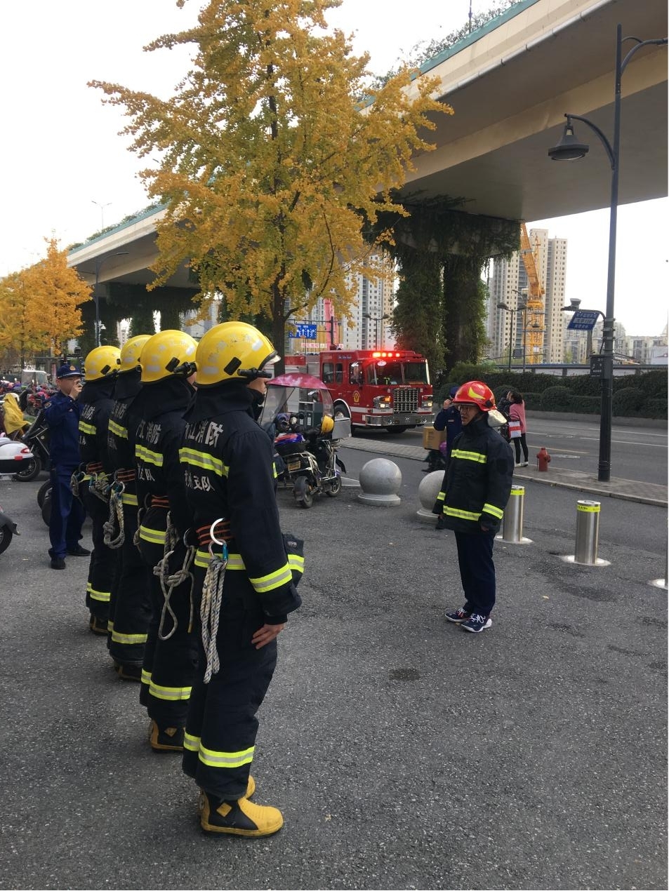 拱墅消防大队莅临钱江商城开展帮扶指导消防清静事情