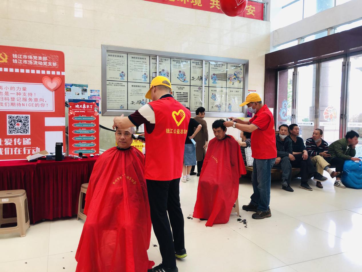 以行动成绩爱心，，，，让公益走进生涯