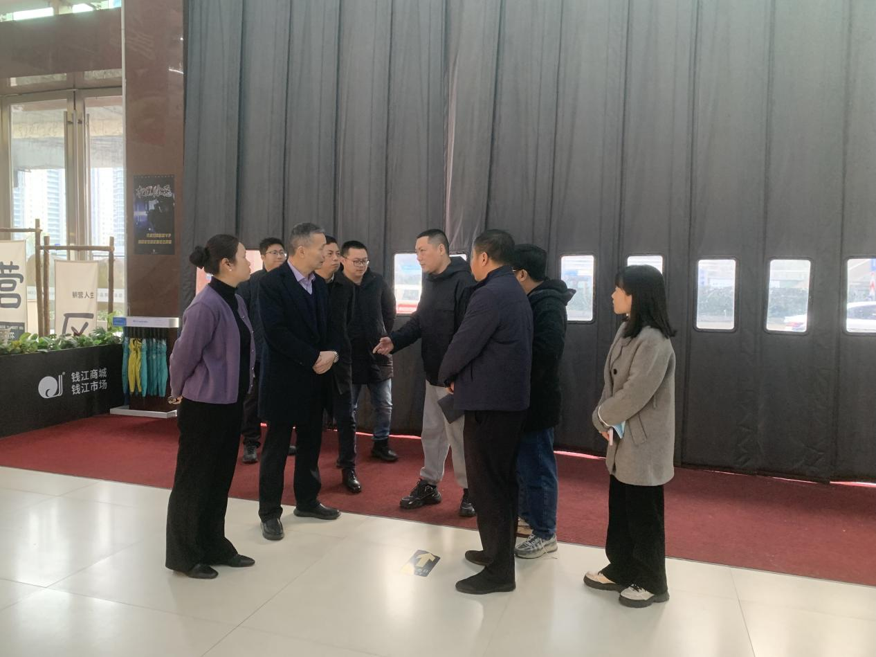 拱墅区应急治理局一行走访钱江商城开展专业市场消防清静调研事情