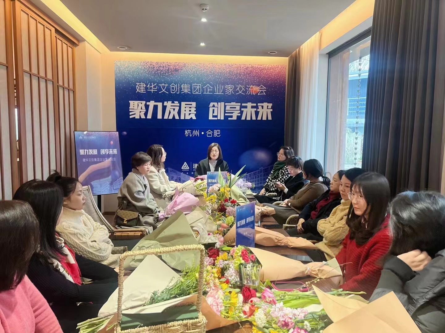 9227新葡的京集团文创集团开展庆“三八”女企业家交流会