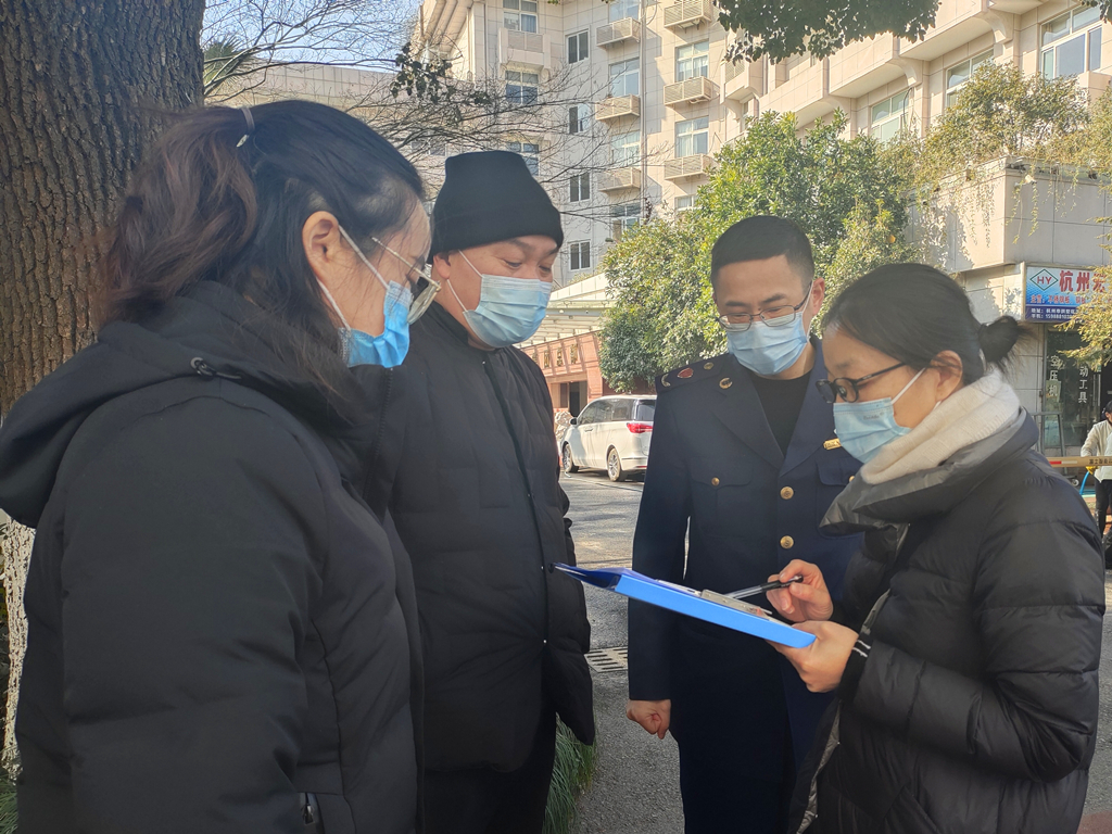 区羁系局走访9227新葡的京集团市场 检查疫情防控事情