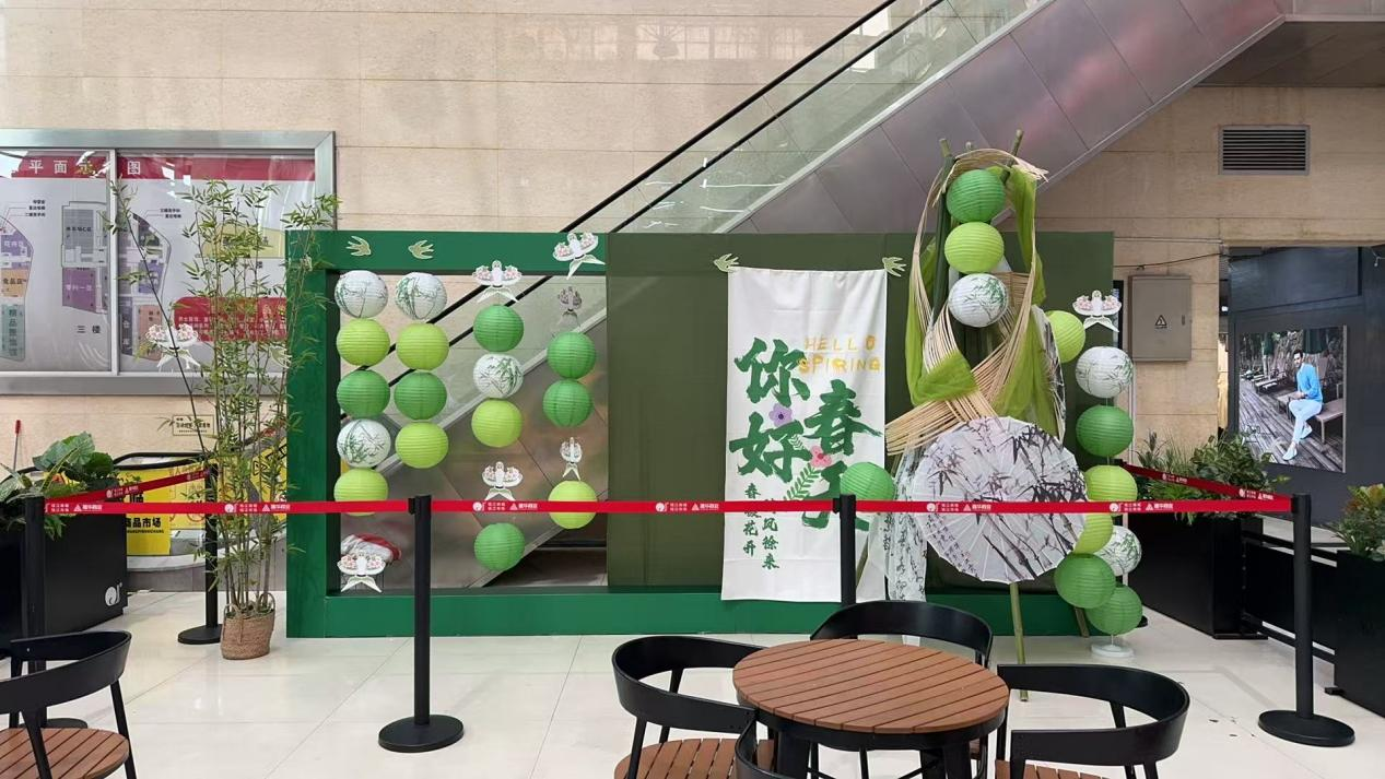 钱江商城焕新颜，，春日美陈显活力
