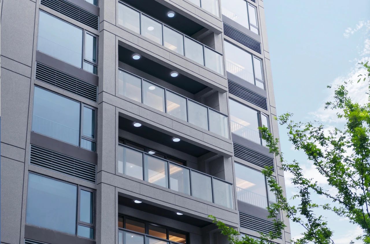 集团与远洋集团联合开发的第一个楼盘准时交付