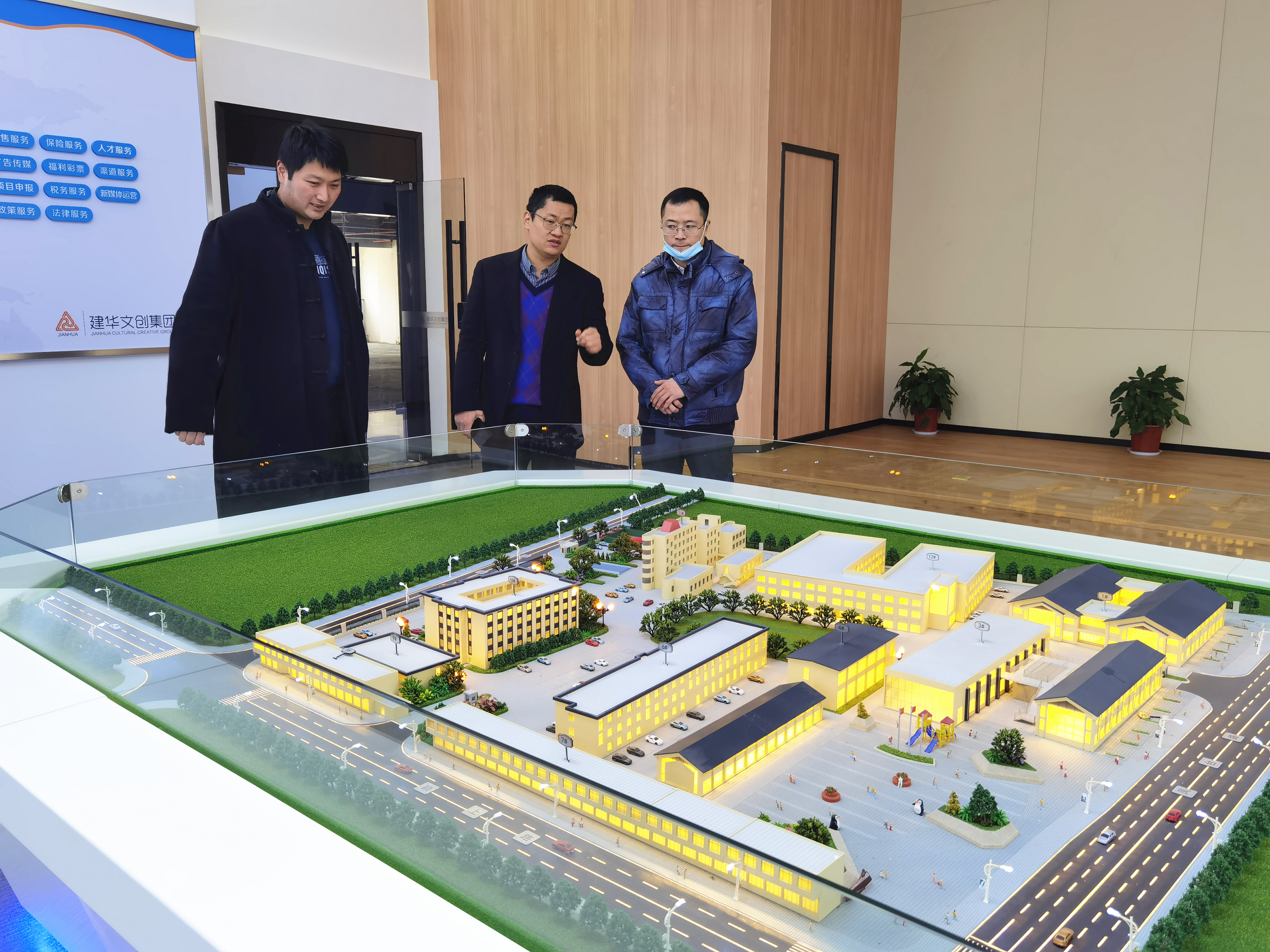 来凤县考察团莅临9227新葡的京集团文创集团调研交流