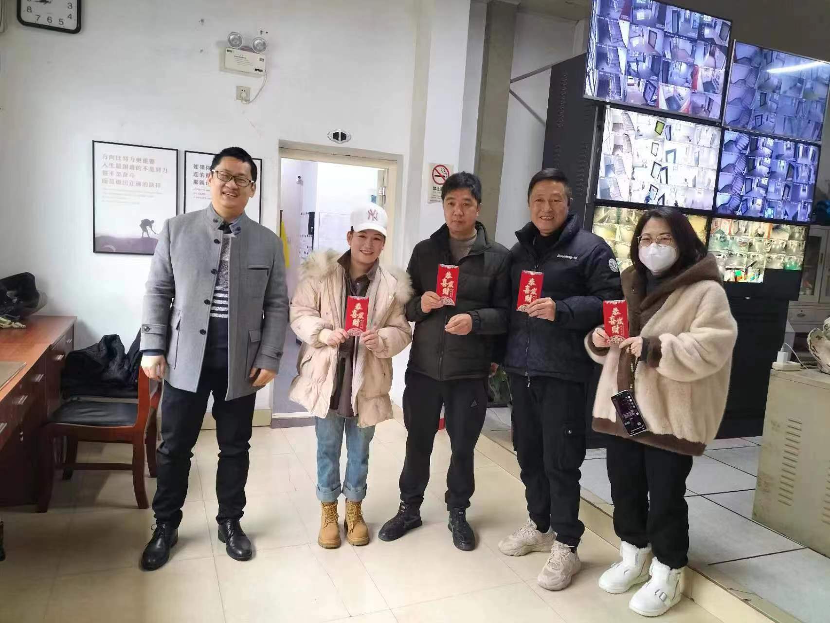 开工赠利是，，，，，新春迎福祉——集团派发开工福利