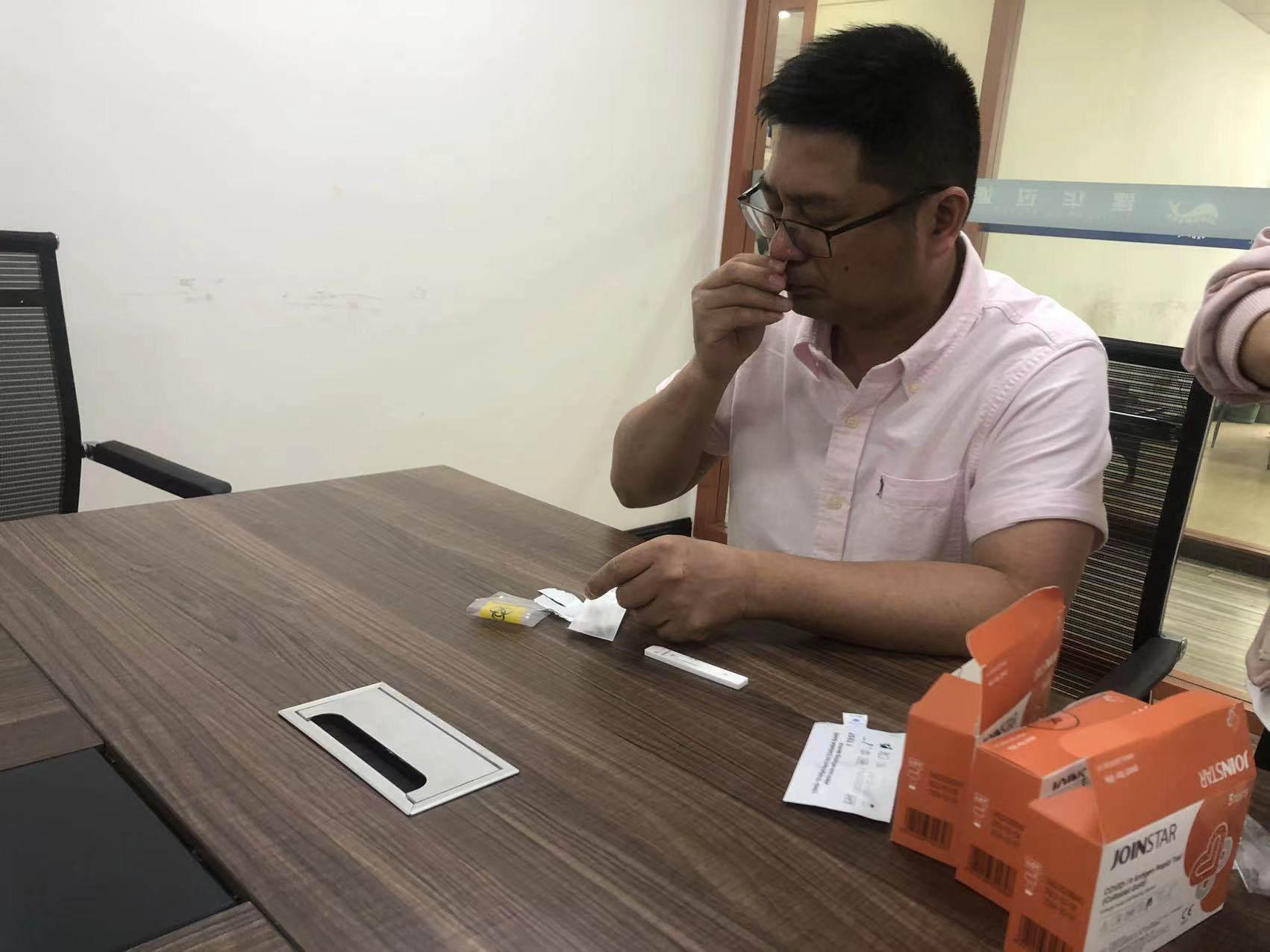 起劲响应 全员核酸——9227新葡的京集团过滤机有限公司组织全员加入