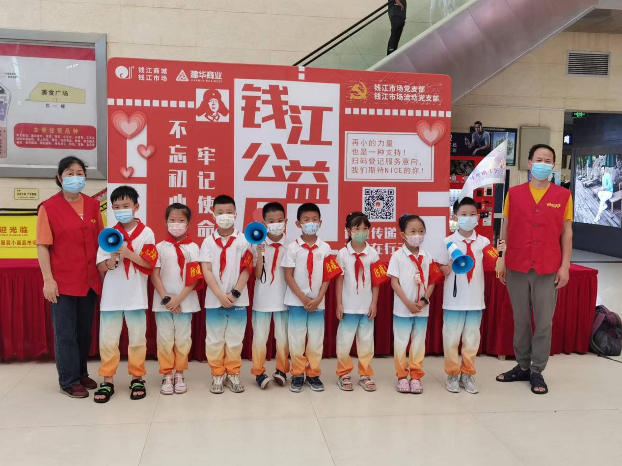 疫情防控，，小小自愿者在行动！