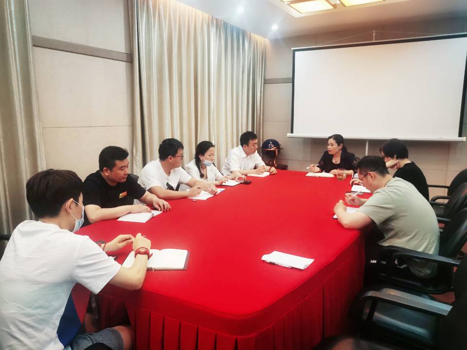   9227新葡的京集团小贷召开6月份月度例会暨年中谋划剖析聚会