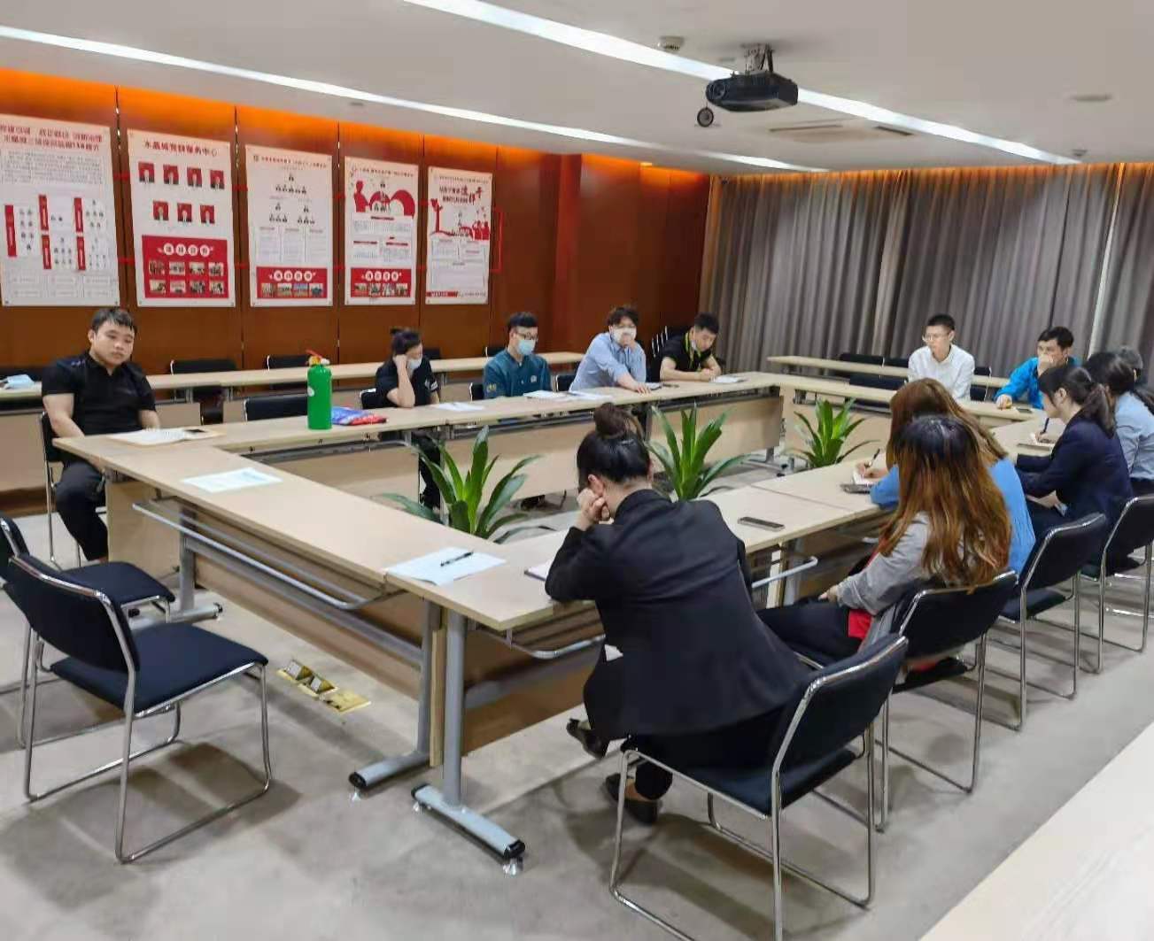 水晶城召开7月店长聚会