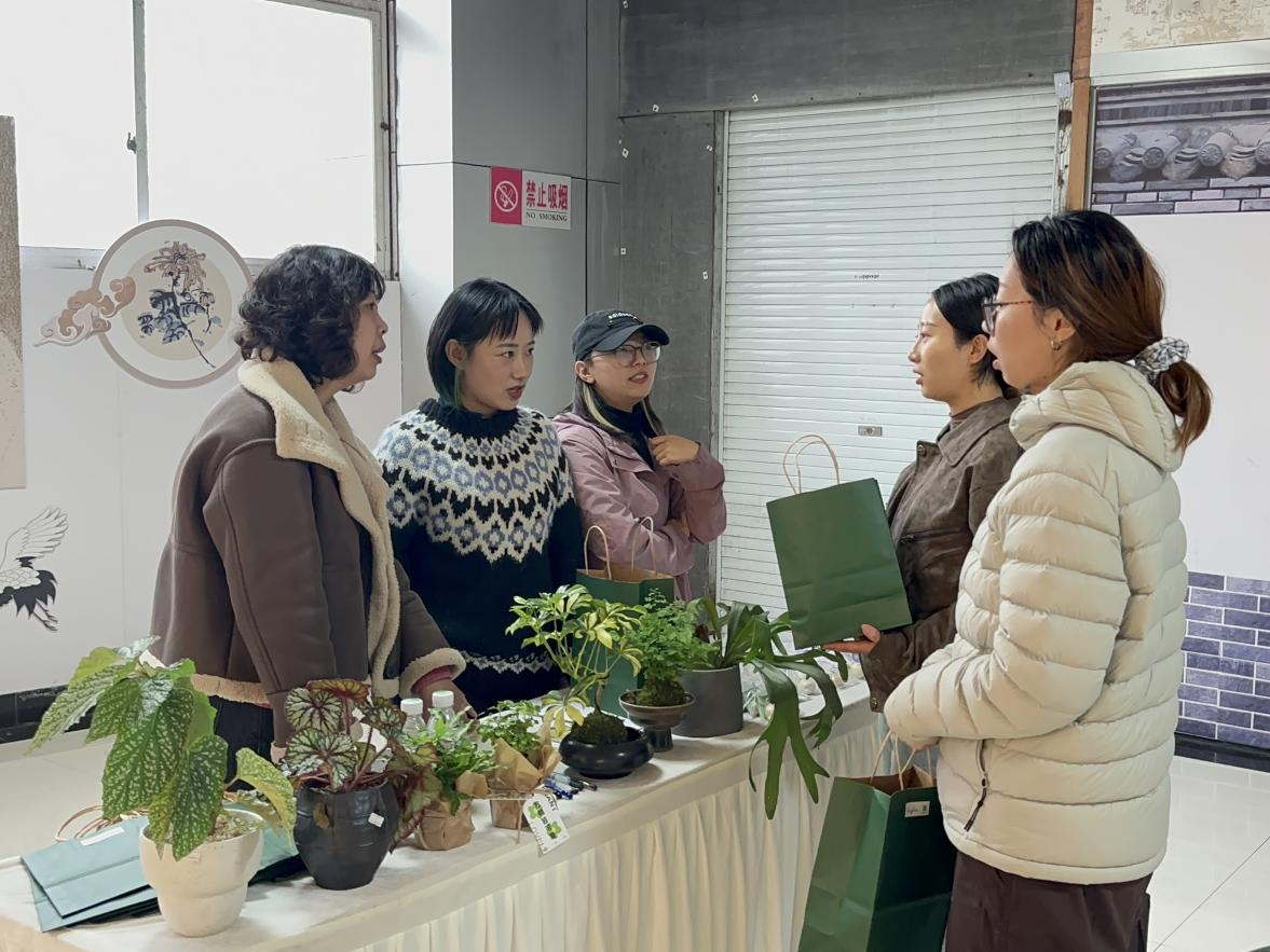 钱江商城举行绿植养护学习交流会共赴春日“植”愈之约
