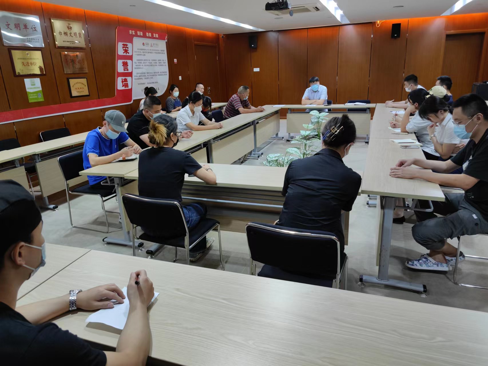 水晶城召开7月店长聚会