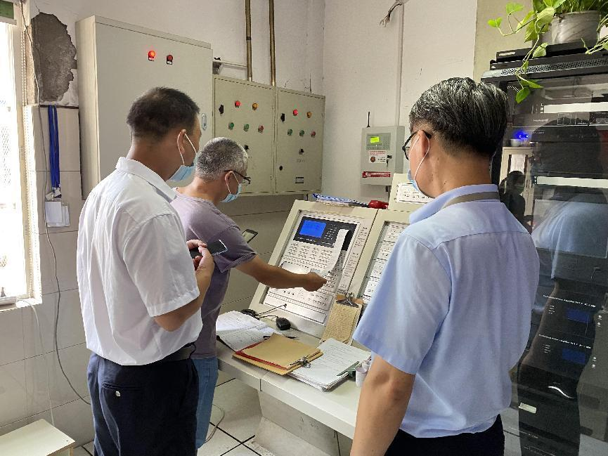 大关街道应抢救援站朱站长走访钱江商城 开展消防清静检查事情