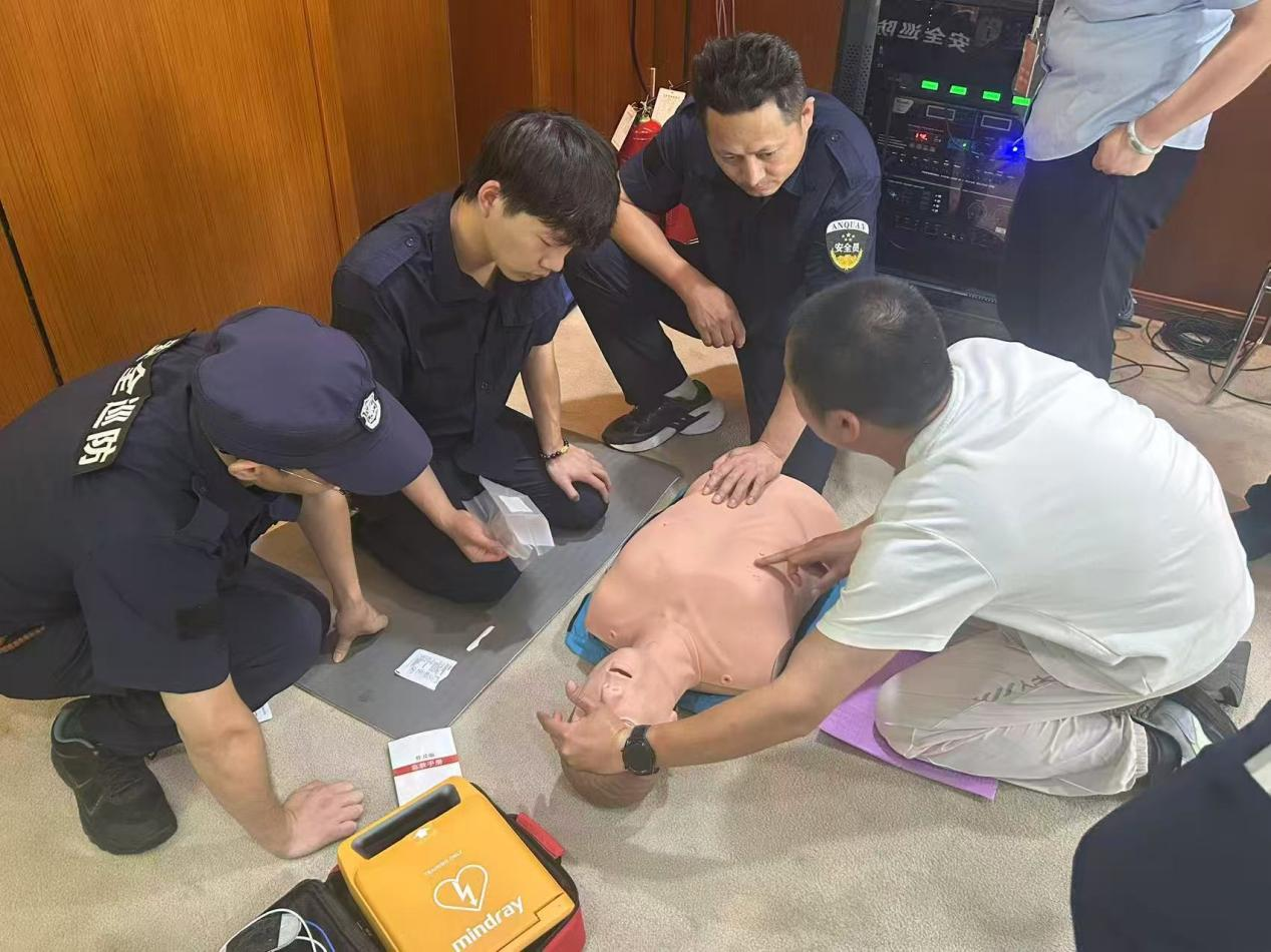 掌握抢救手艺 守护生命清静 钱江商城&水晶城开展应抢救援专项培训