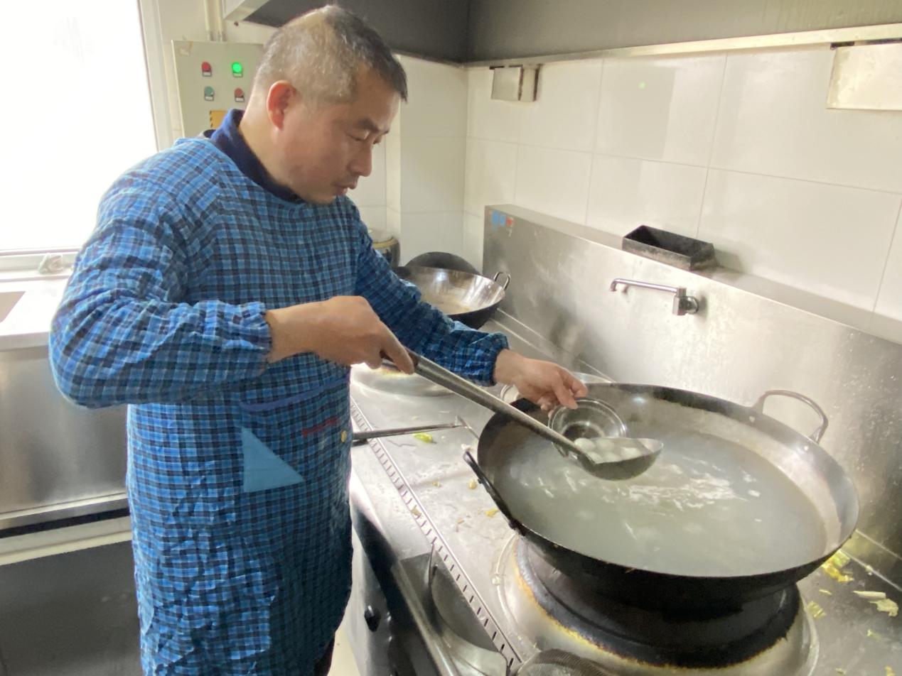 小小汤圆庆元宵，，，，浓浓真情暖人心