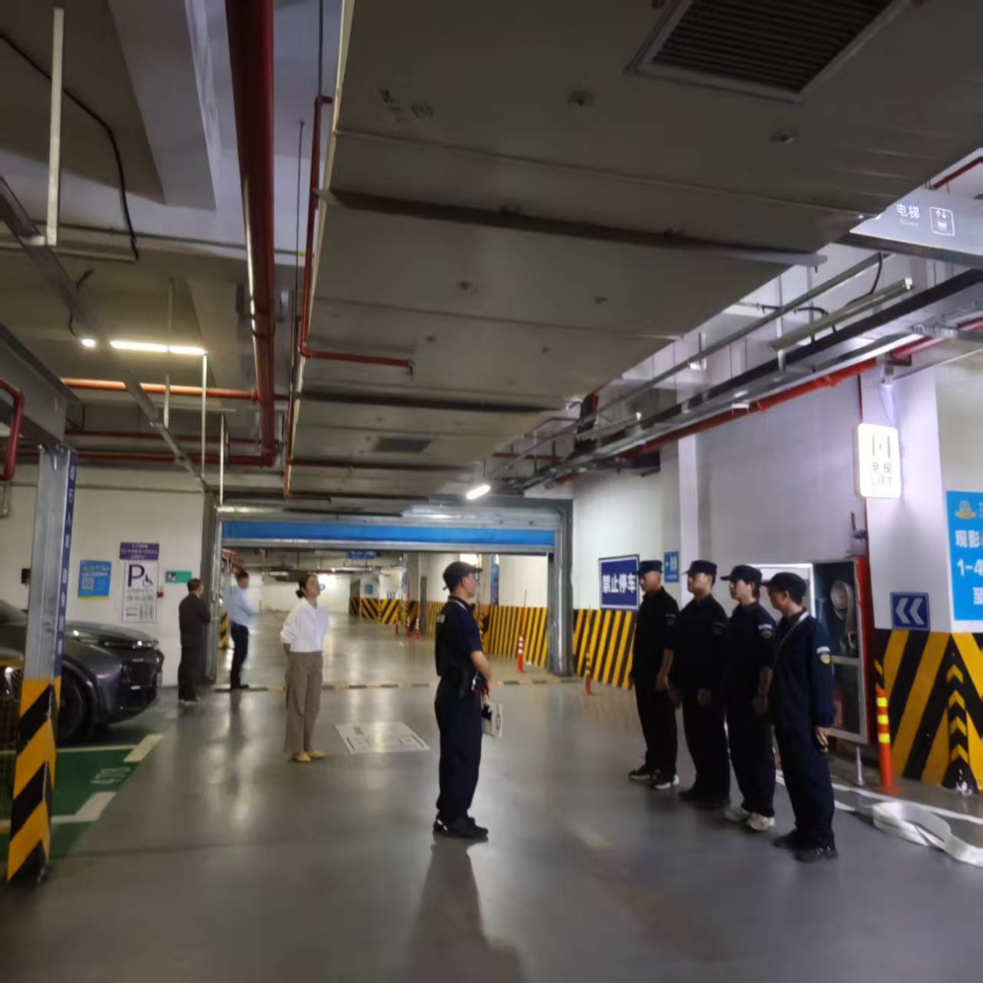 筑牢清静防线 护航节日平安 ——水晶城开展节前消防检查与联合演练