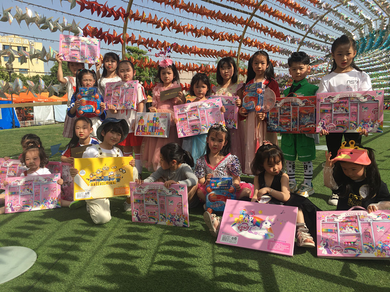 水晶城风车长廊漂亮秀圆满举行