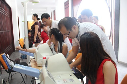 20130626-279227新葡的京集团文创园党支部联合拱墅二院开展“轻松一身,,慢病远离”主题活动 (2).jpg 20130626-279227新葡的京集团文创园党支部联合拱墅二院开展“轻松一身,,慢病远离”主题活动 (2).jpg