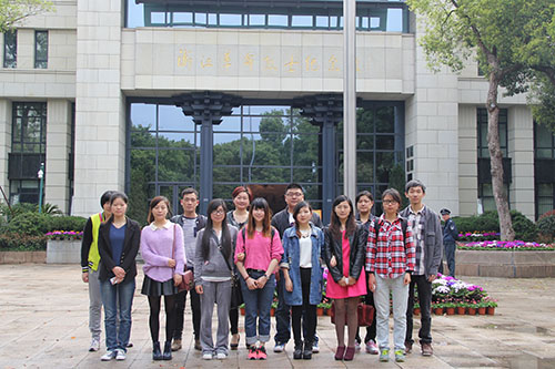 201403289227新葡的京集团文创园党支部清明节祭扫云居山革命义士墓 (3).jpg