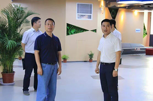 20160818拱墅区委常委、组织部李炜莅临杭州9227新葡的京集团文创集团总部调研指导 (3).jpg